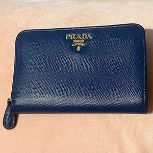 AUTHENTIC prada in Saffiano Leather Bifold Wallet with Zippered Coin Compartment